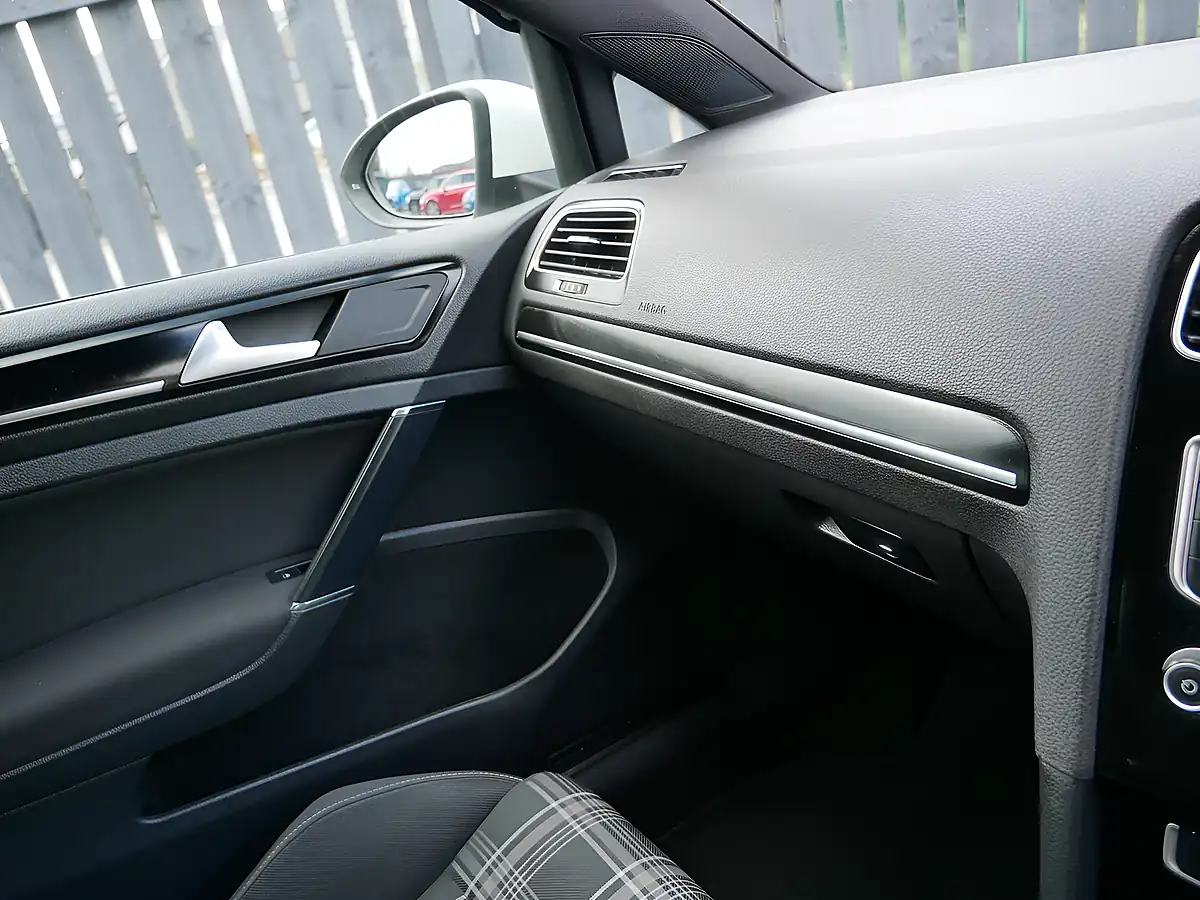Used 2014 Volkswagen Golf Bluemotion Tech Gtd White - Interior and Exterior details 19