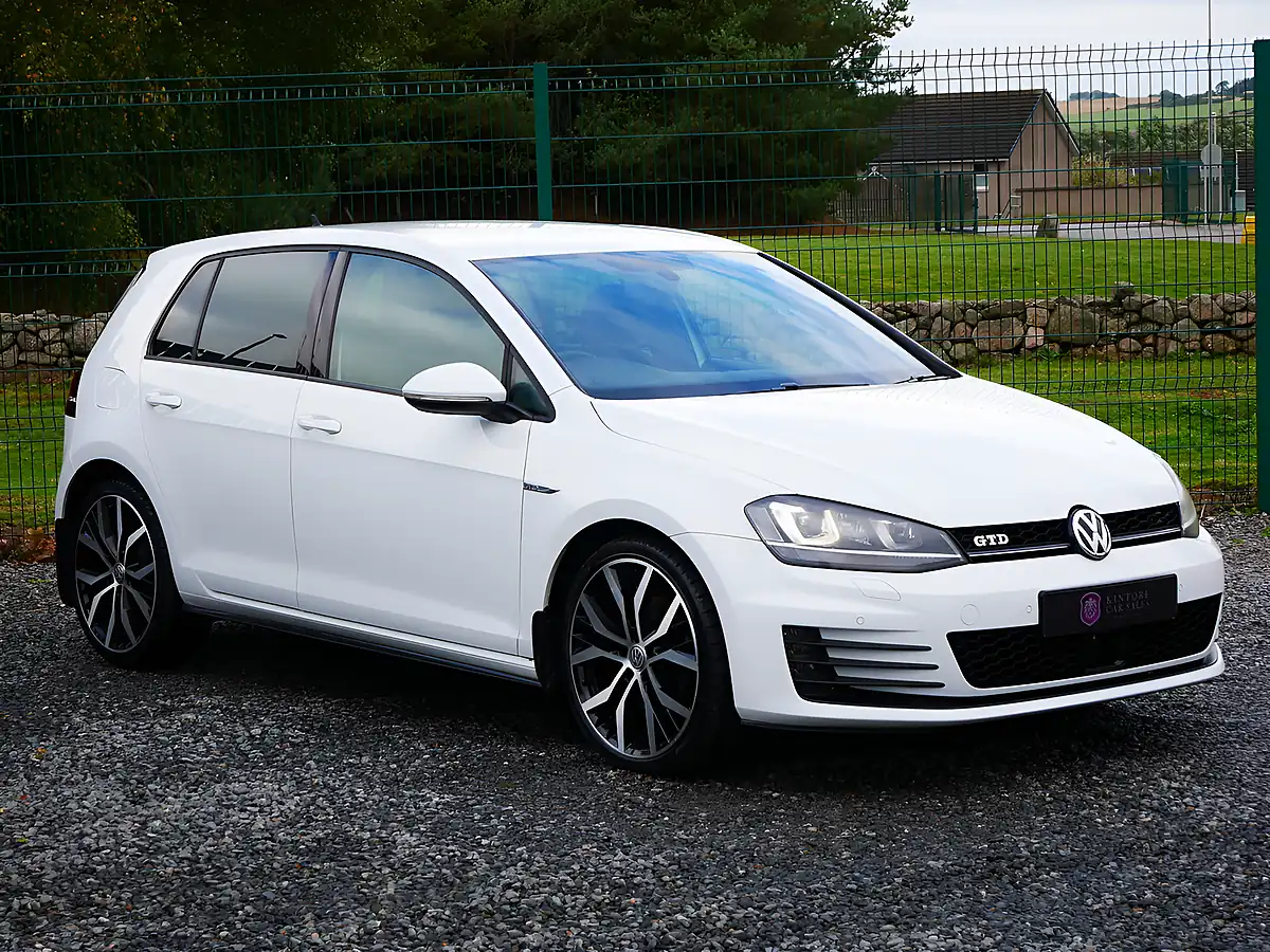 Used 2014 Volkswagen Golf Bluemotion Tech Gtd White - Interior and Exterior details 2