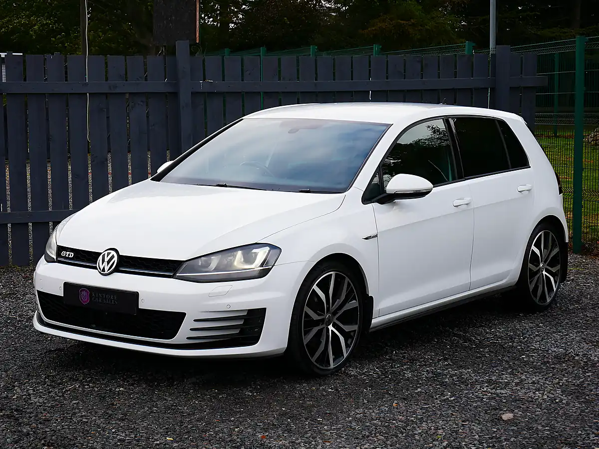 Used 2014 Volkswagen Golf Bluemotion Tech Gtd White - Interior and Exterior details 4