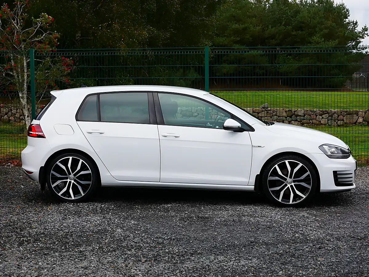 Used 2014 Volkswagen Golf Bluemotion Tech Gtd White - Interior and Exterior details 5