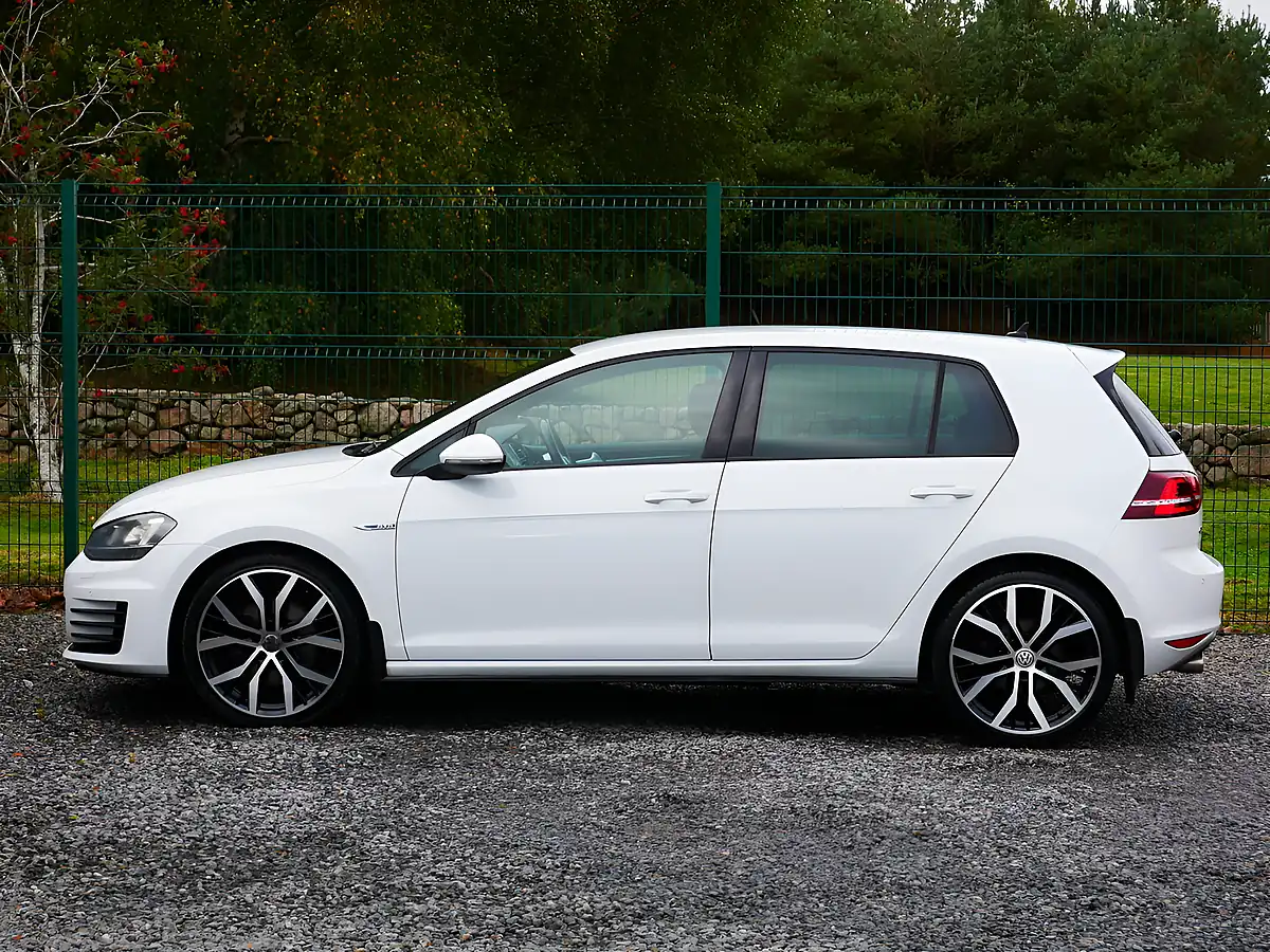 Used 2014 Volkswagen Golf Bluemotion Tech Gtd White - Interior and Exterior details 6