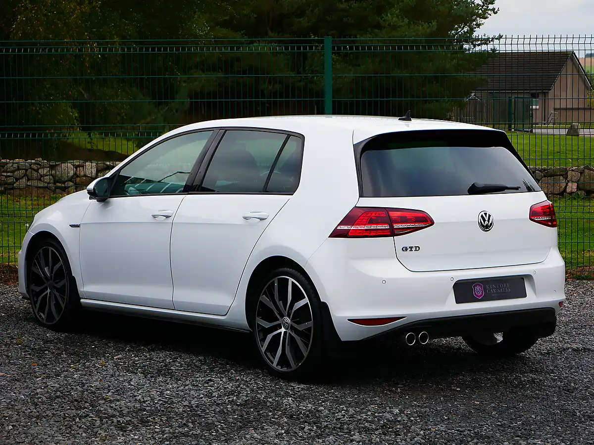 Used 2014 Volkswagen Golf Bluemotion Tech Gtd White - Interior and Exterior details 7