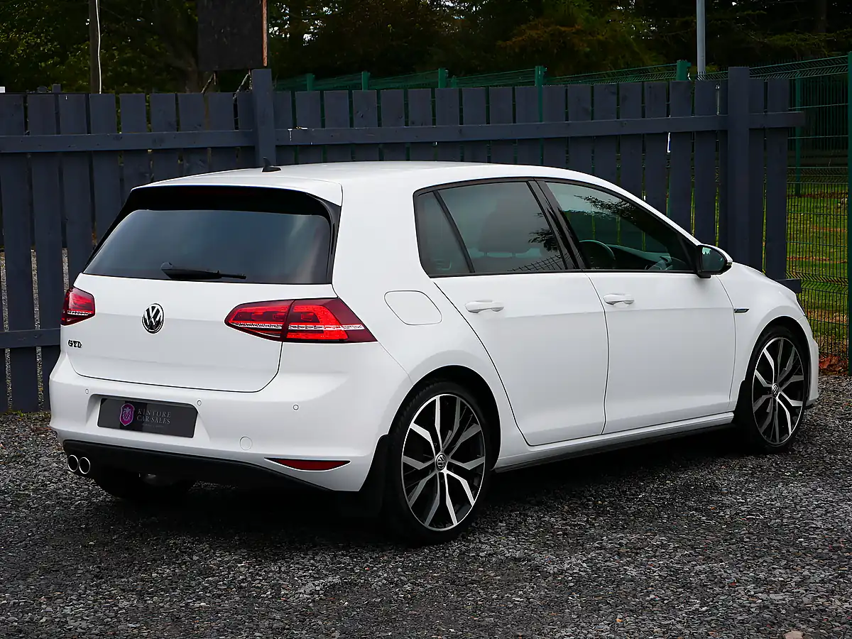 Used 2014 Volkswagen Golf Bluemotion Tech Gtd White - Interior and Exterior details 9