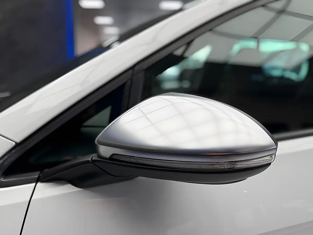 Used 2014 Volkswagen Golf Bluemotion Tech R 4Motion White - Interior and Exterior details 10