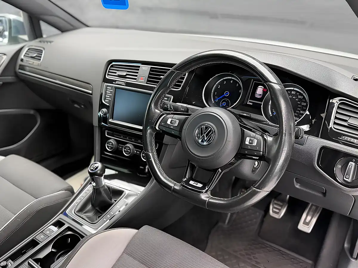 Used 2014 Volkswagen Golf Bluemotion Tech R 4Motion White - Interior and Exterior details 12