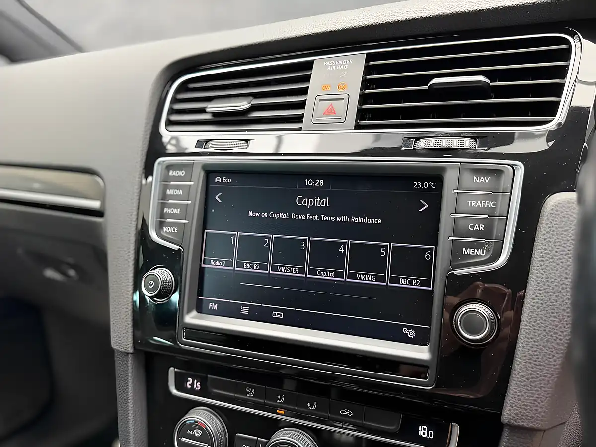 Used 2014 Volkswagen Golf Bluemotion Tech R 4Motion White - Interior and Exterior details 15