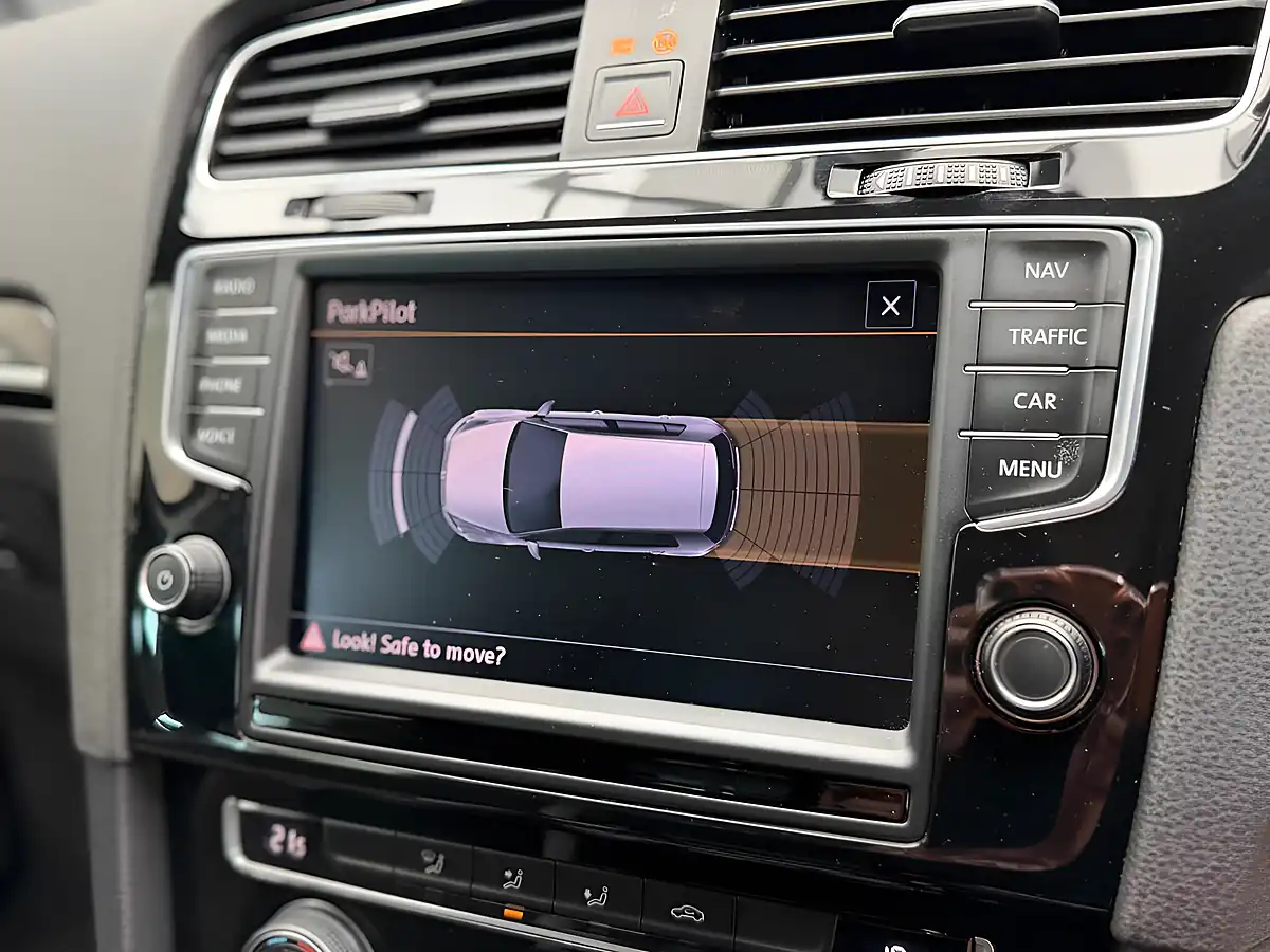 Used 2014 Volkswagen Golf Bluemotion Tech R 4Motion White - Interior and Exterior details 17