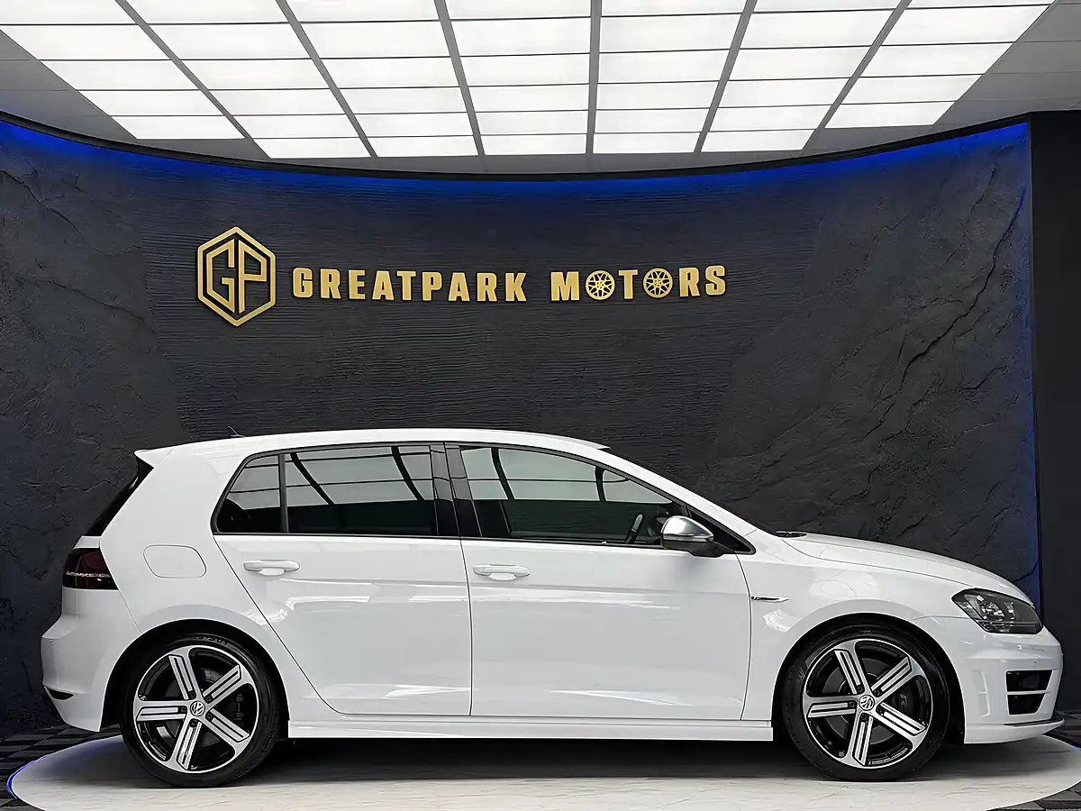Used 2014 Volkswagen Golf Bluemotion Tech R 4Motion White - Interior and Exterior details 4