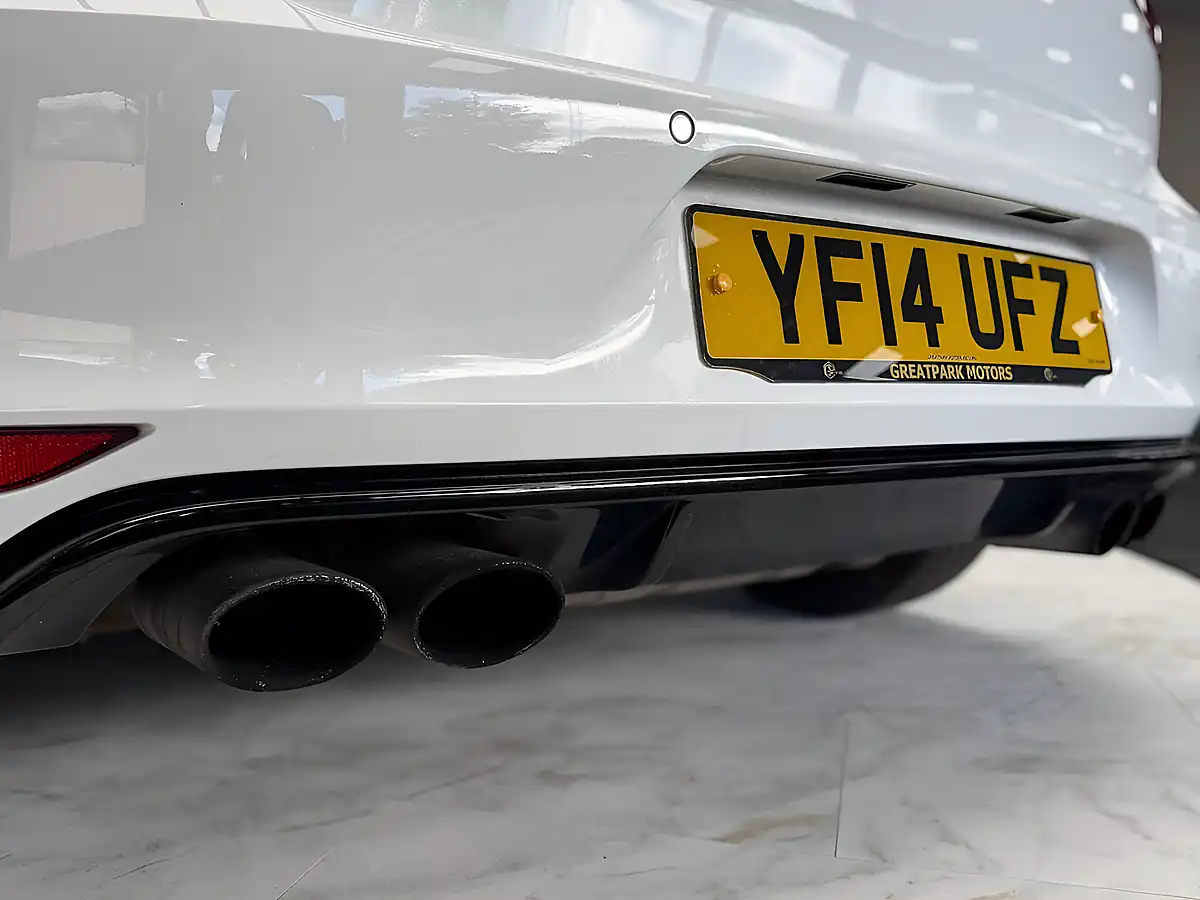 Used 2014 Volkswagen Golf Bluemotion Tech R 4Motion White - Interior and Exterior details 9