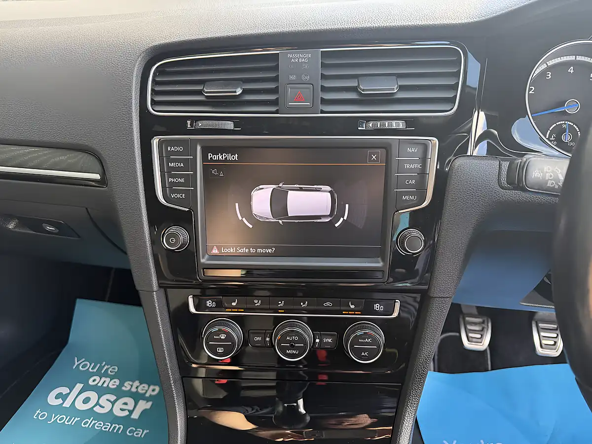 Used 2014 Volkswagen Golf Bluemotion Tech R Black - Interior and Exterior details 15