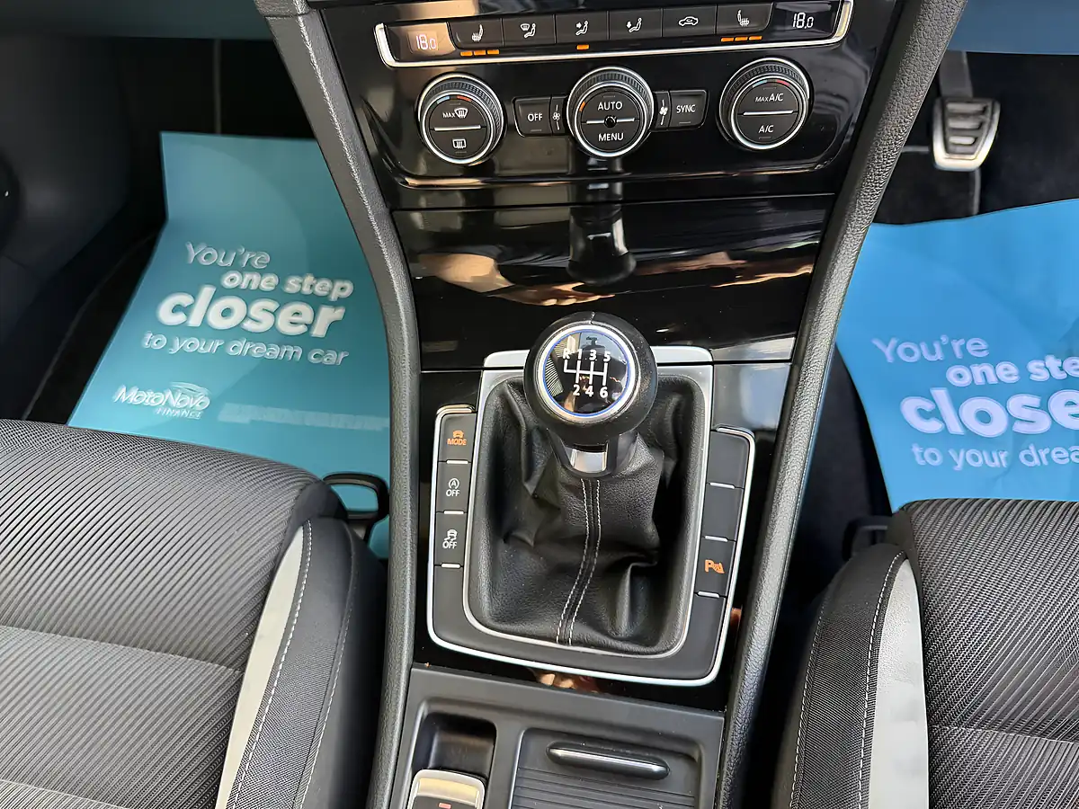 Used 2014 Volkswagen Golf Bluemotion Tech R Black - Interior and Exterior details 16