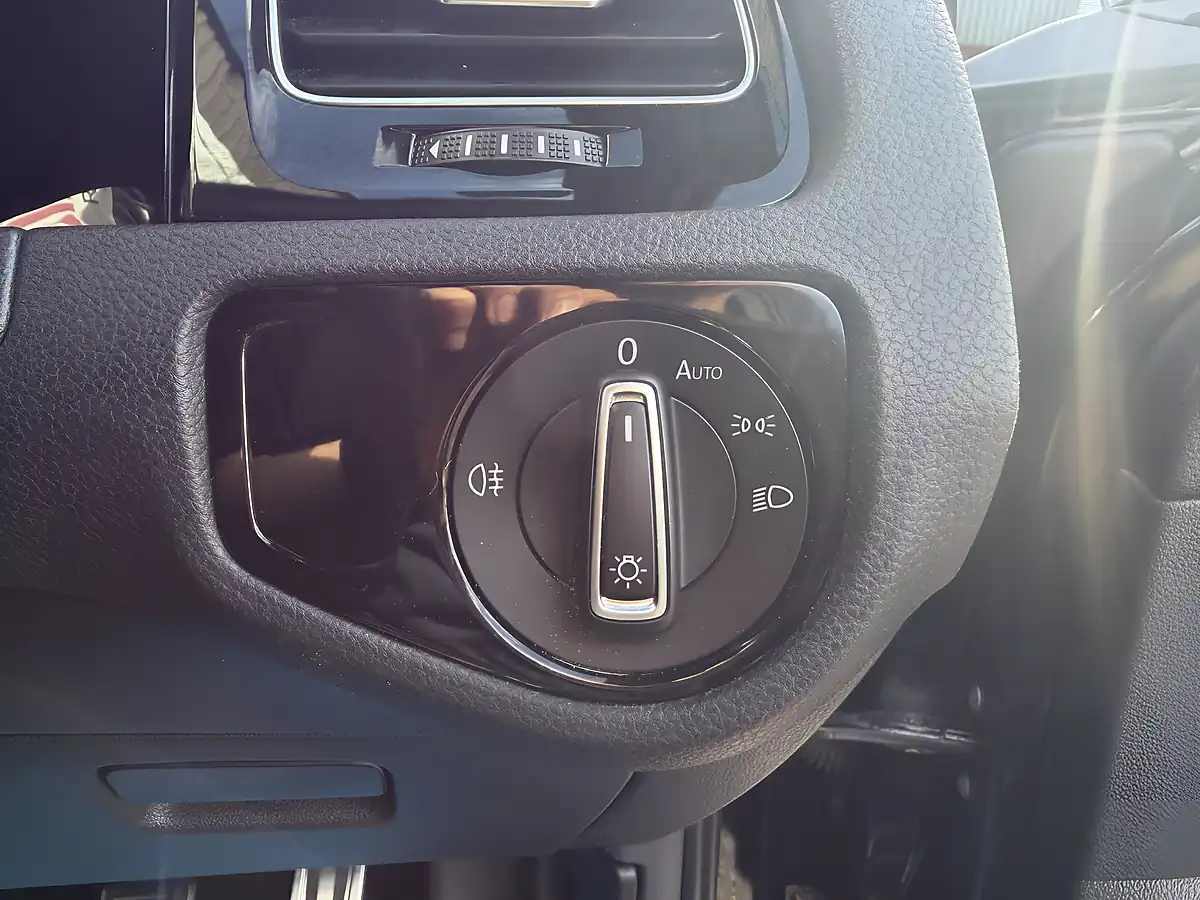 Used 2014 Volkswagen Golf Bluemotion Tech R Black - Interior and Exterior details 18
