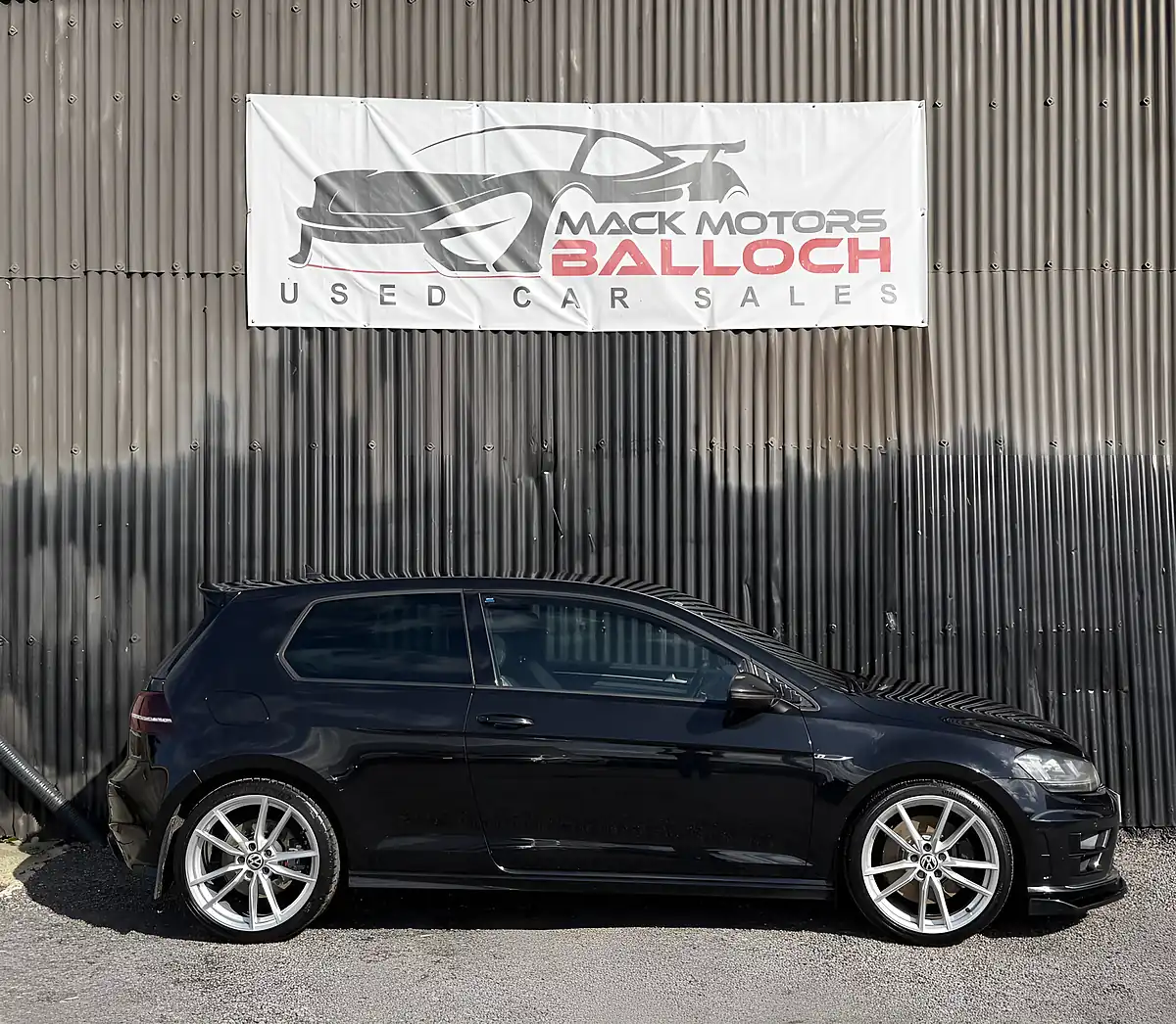 Used 2014 Volkswagen Golf Bluemotion Tech R Black - Interior and Exterior details 4