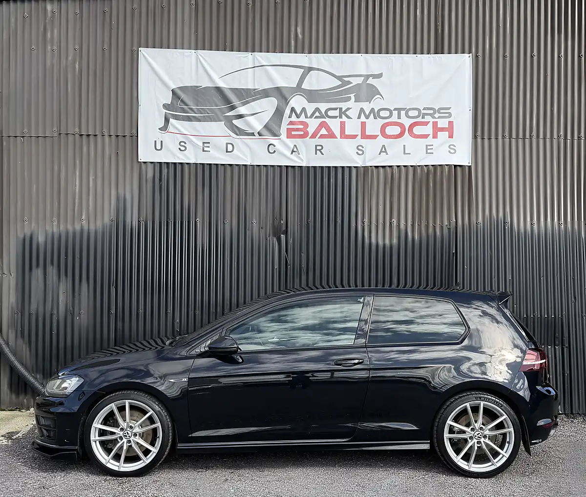 Used 2014 Volkswagen Golf Bluemotion Tech R Black - Interior and Exterior details 8