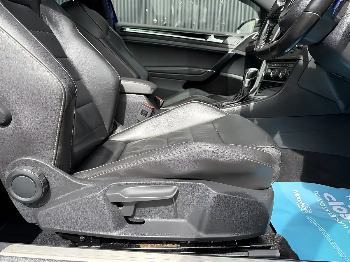 Used 2014 Volkswagen Golf Bluemotion Tech R Blue - Interior and Exterior details 10
