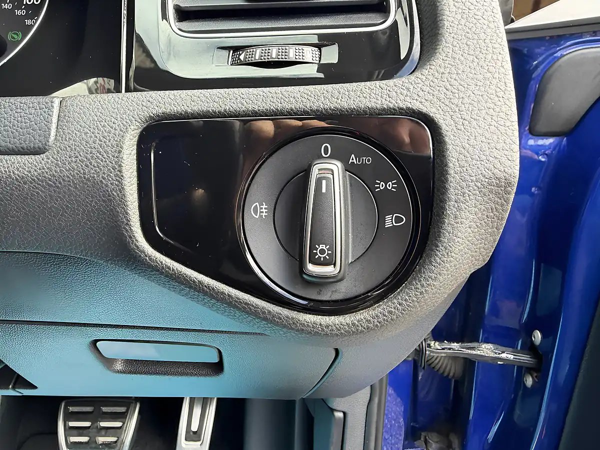 Used 2014 Volkswagen Golf Bluemotion Tech R Blue - Interior and Exterior details 17
