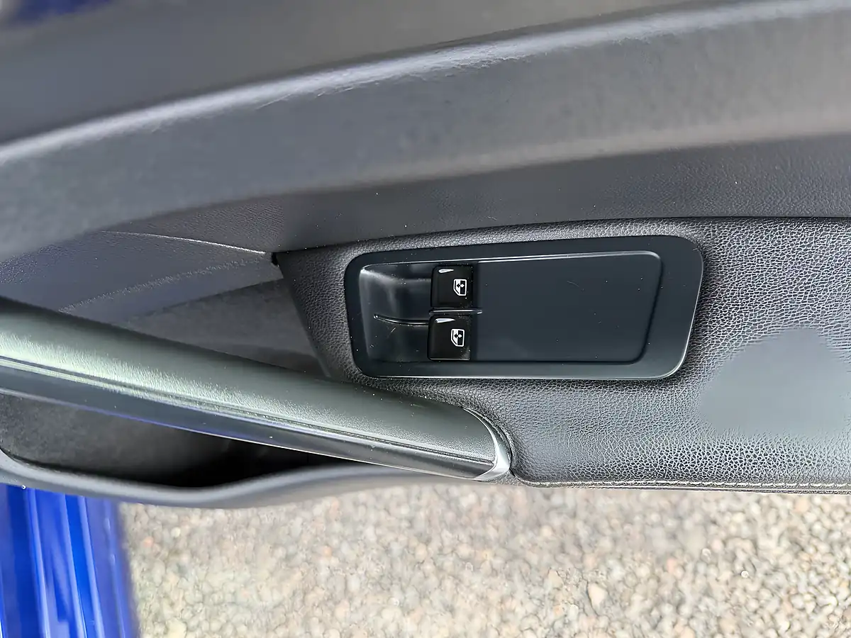 Used 2014 Volkswagen Golf Bluemotion Tech R Blue - Interior and Exterior details 18