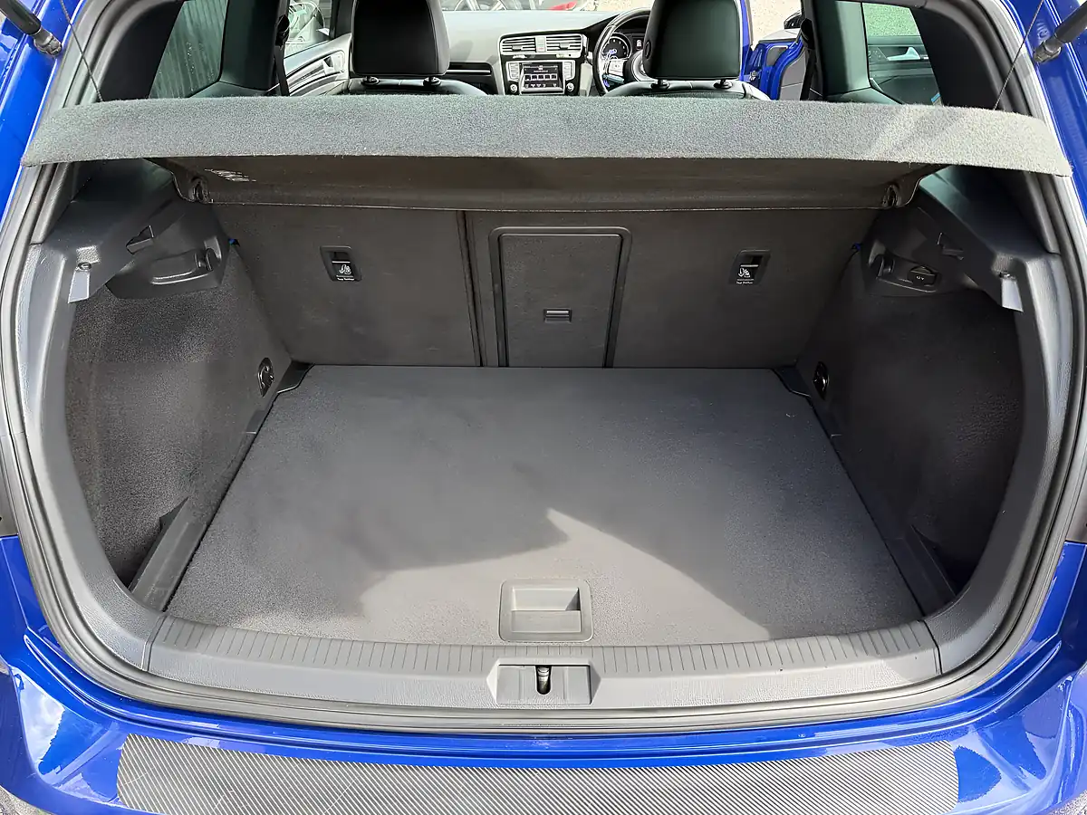 Used 2014 Volkswagen Golf Bluemotion Tech R Blue - Interior and Exterior details 20