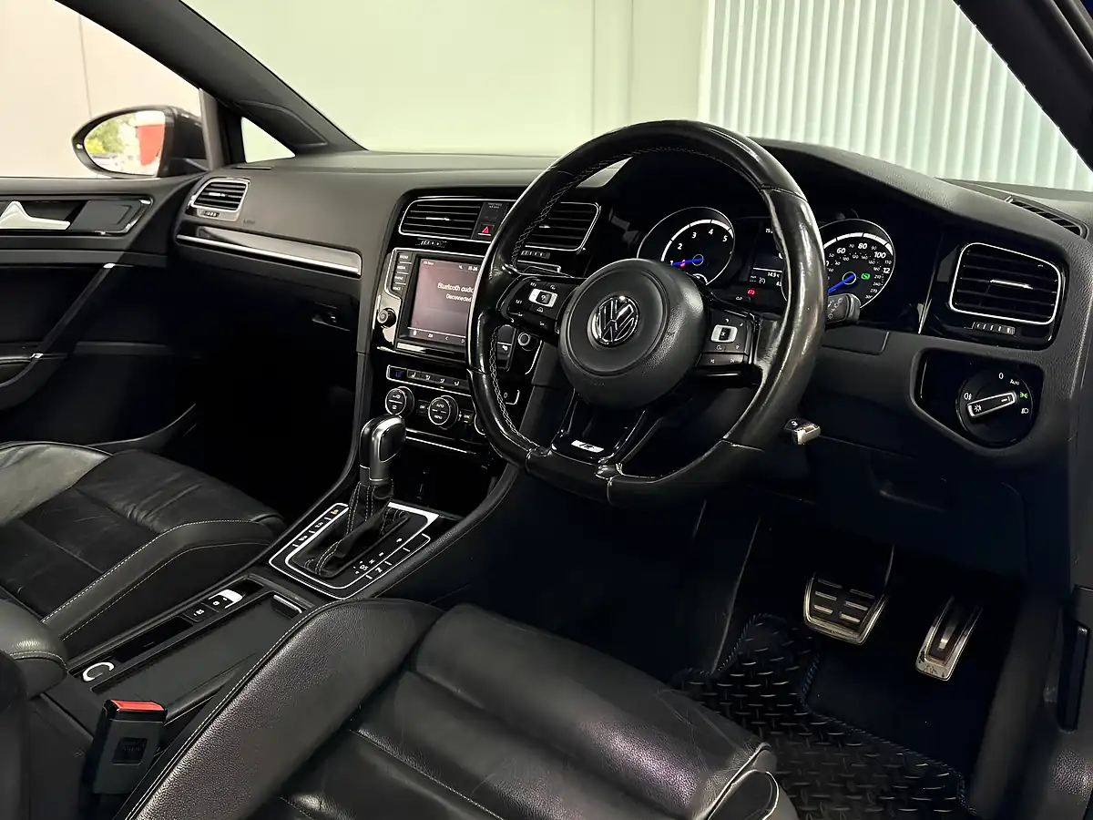 Used 2014 Volkswagen Golf Bluemotion Tech R Blue - Interior and Exterior details 14