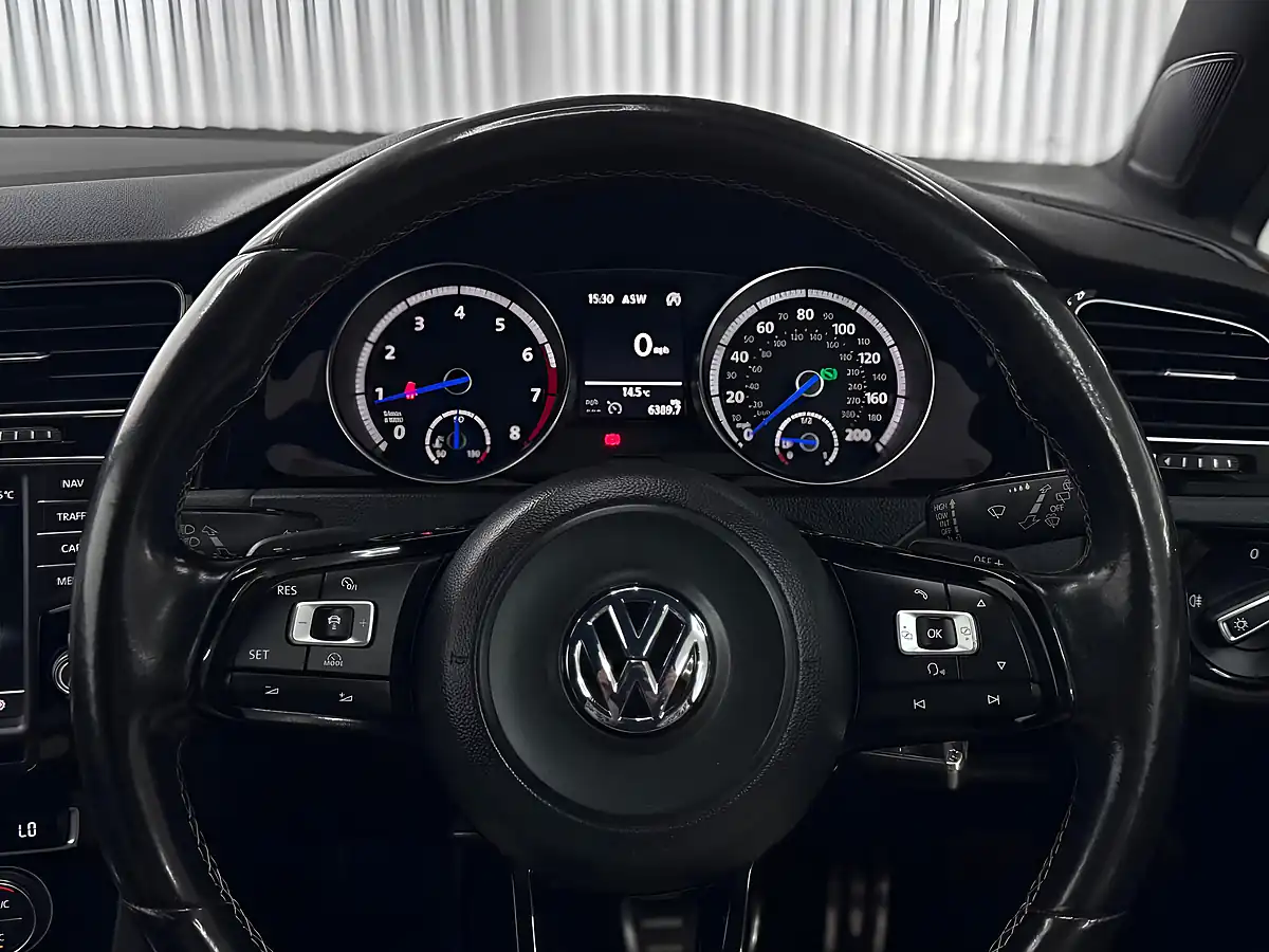 Used 2014 Volkswagen Golf Bluemotion Tech R Blue - Interior and Exterior details 15