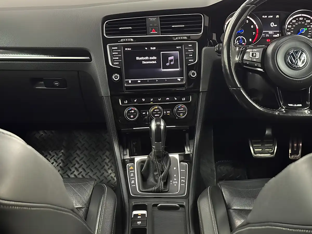 Used 2014 Volkswagen Golf Bluemotion Tech R Blue - Interior and Exterior details 16