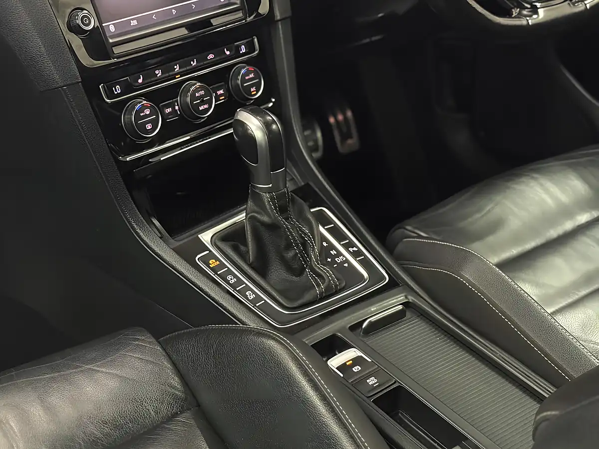 Used 2014 Volkswagen Golf Bluemotion Tech R Blue - Interior and Exterior details 17