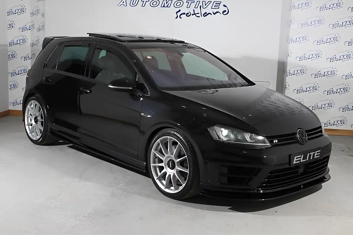 Used 2014 Volkswagen Golf Bluemotion Tech R Deep Black - Interior and Exterior details 4