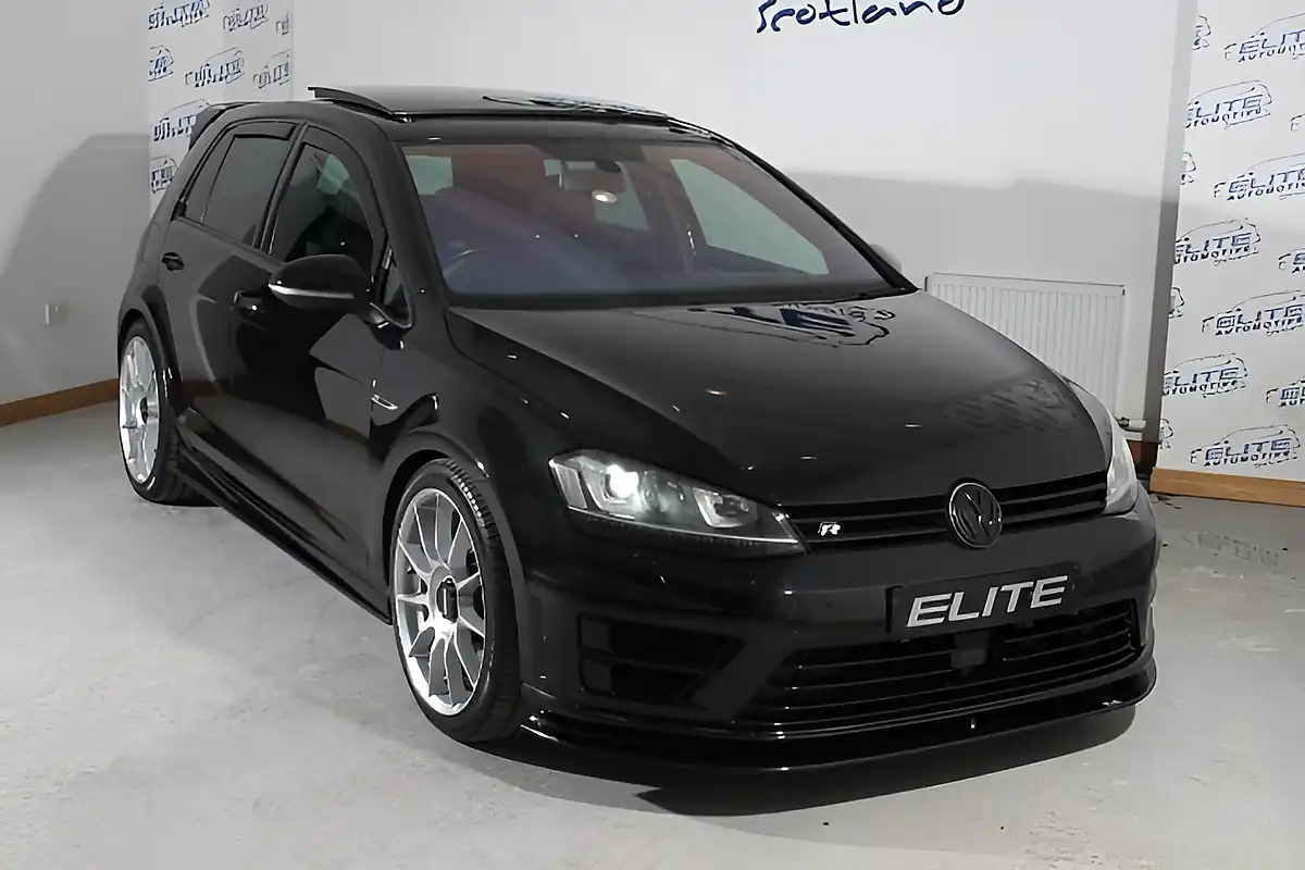 Used 2014 Volkswagen Golf Bluemotion Tech R Deep Black - Interior and Exterior details 5