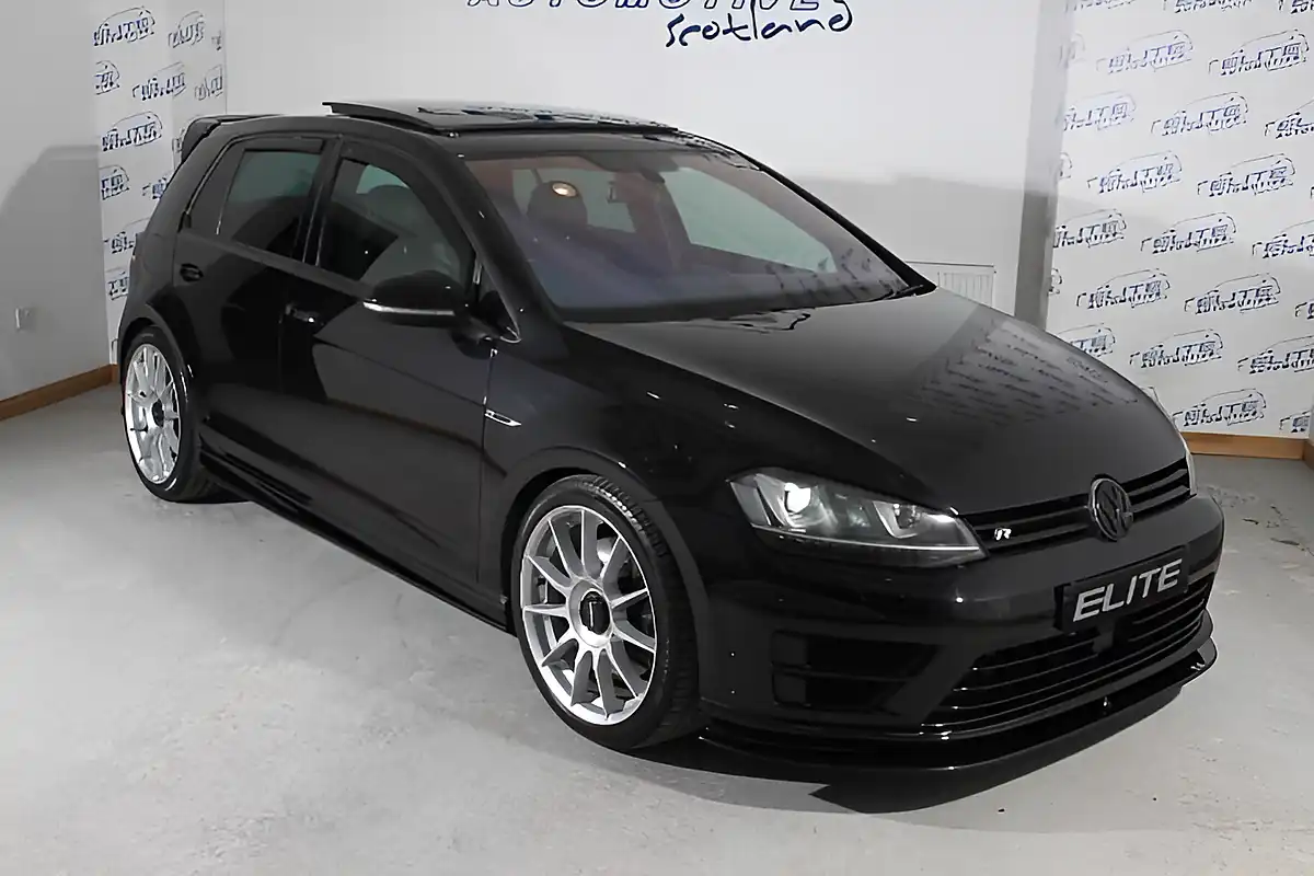 Used 2014 Volkswagen Golf Bluemotion Tech R Deep Black - Interior and Exterior details 7