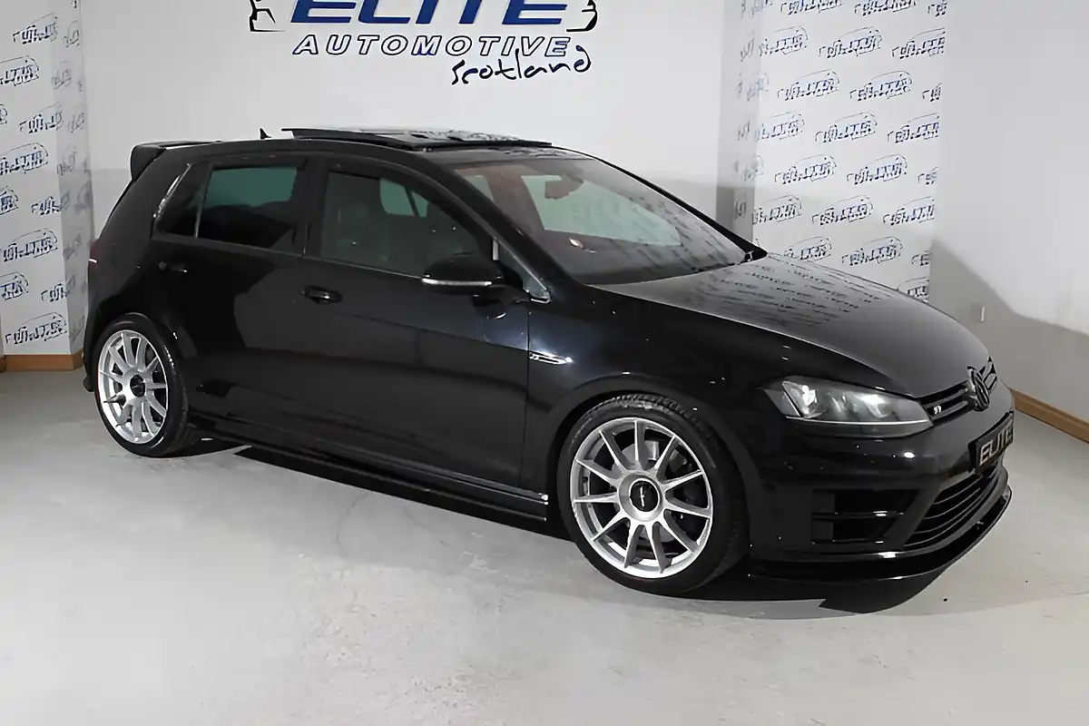 Used 2014 Volkswagen Golf Bluemotion Tech R Deep Black - Interior and Exterior details 9
