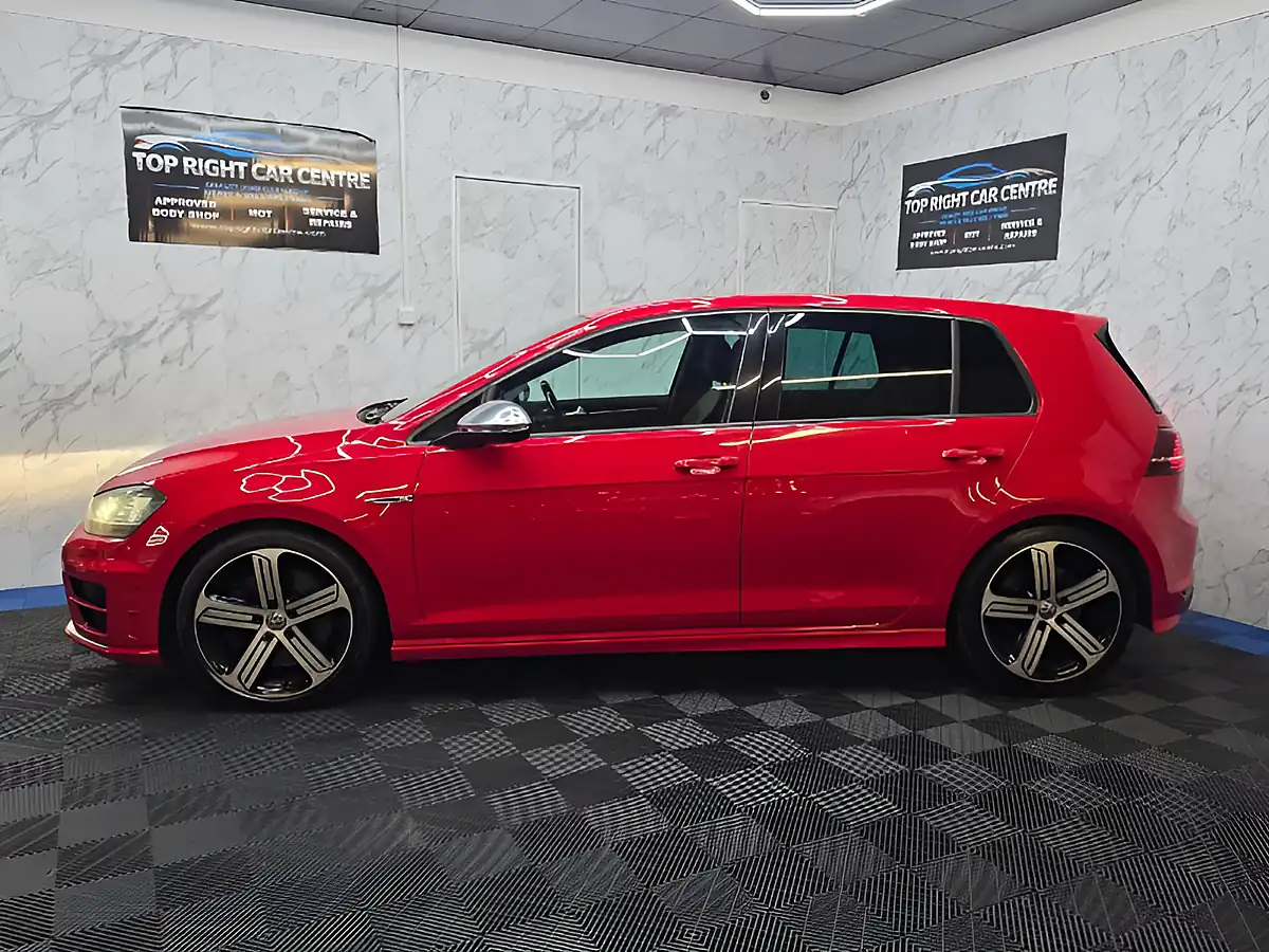 Used 2014 Volkswagen Golf Bluemotion Tech R Red - Interior and Exterior details 8
