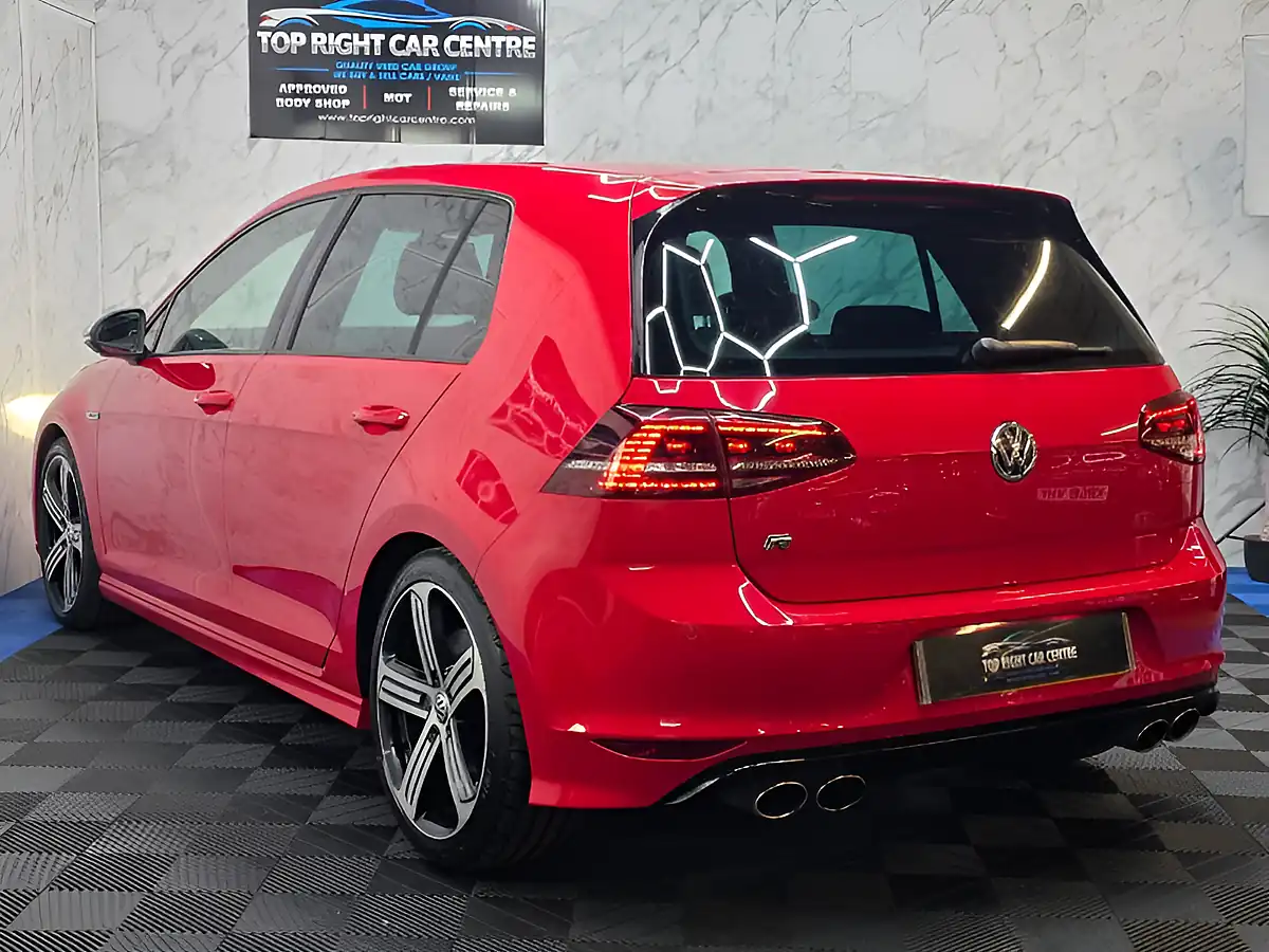 Used 2014 Volkswagen Golf Bluemotion Tech R Red - Interior and Exterior details 9