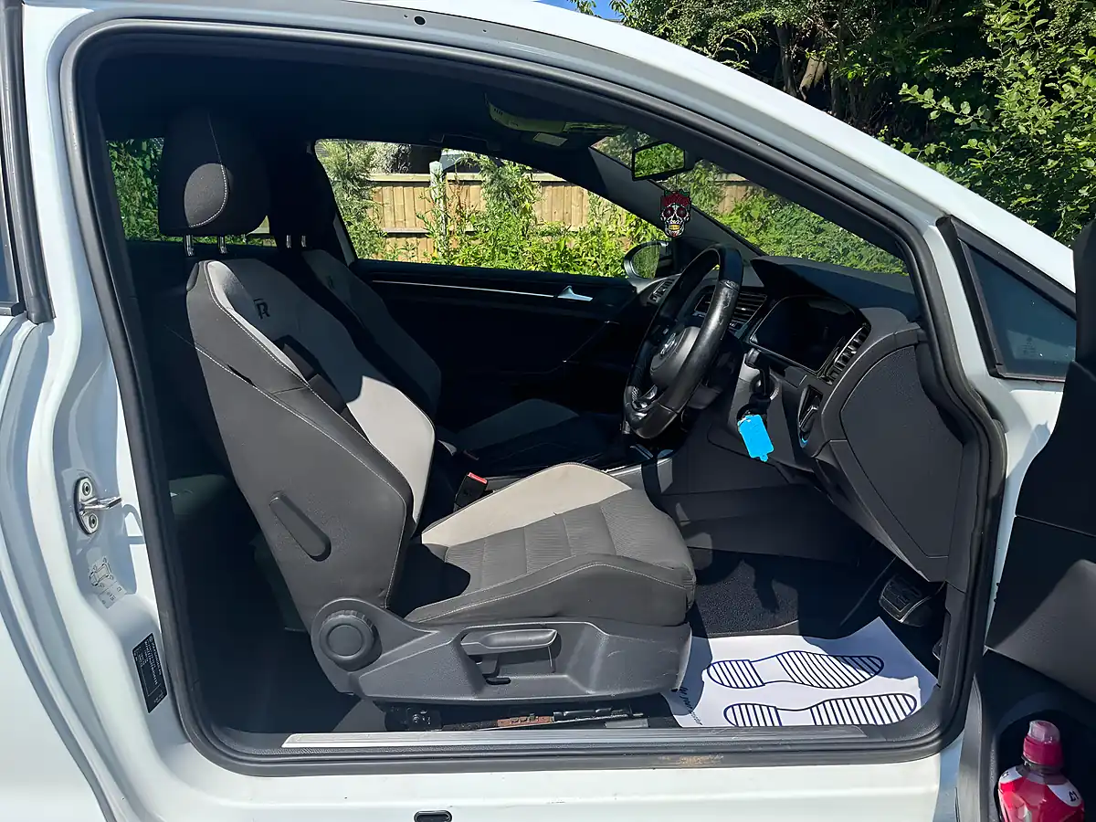 Used 2014 Volkswagen Golf Bluemotion Tech R White - Interior and Exterior details 10