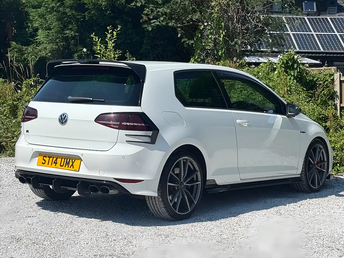 Used 2014 Volkswagen Golf Bluemotion Tech R White - Interior and Exterior details 9
