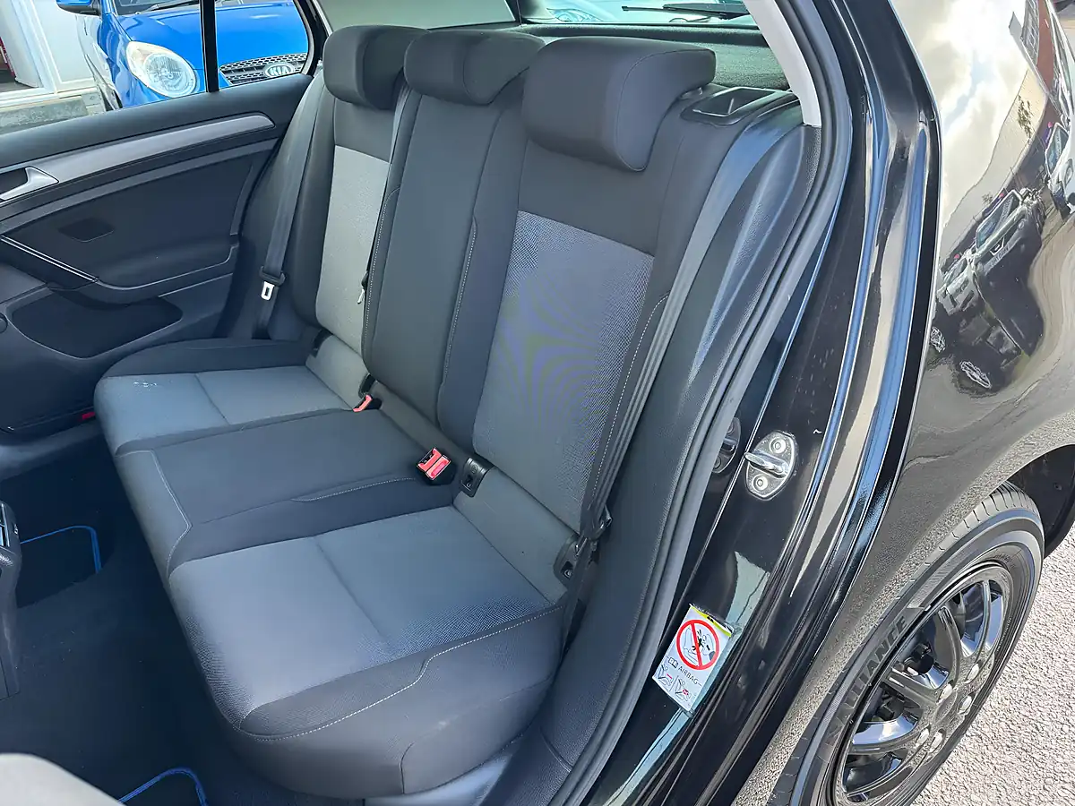 Used 2014 Volkswagen Golf Bluemotion Tech S Euro 5 Black - Interior and Exterior details 12