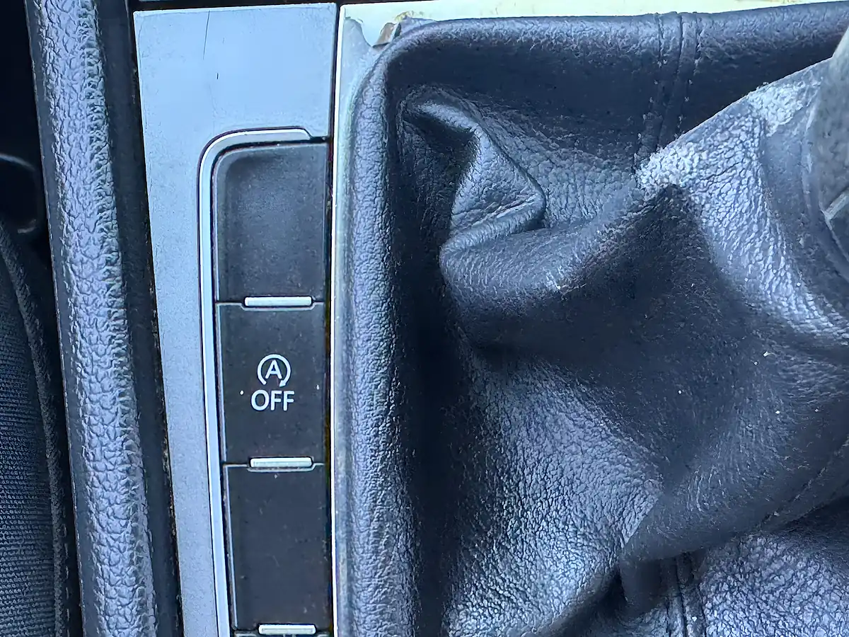 Used 2014 Volkswagen Golf Bluemotion Tech S Euro 5 Black - Interior and Exterior details 18