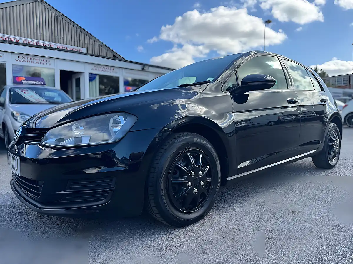 Used 2014 Volkswagen Golf Bluemotion Tech S Euro 5 Black - Interior and Exterior details 20