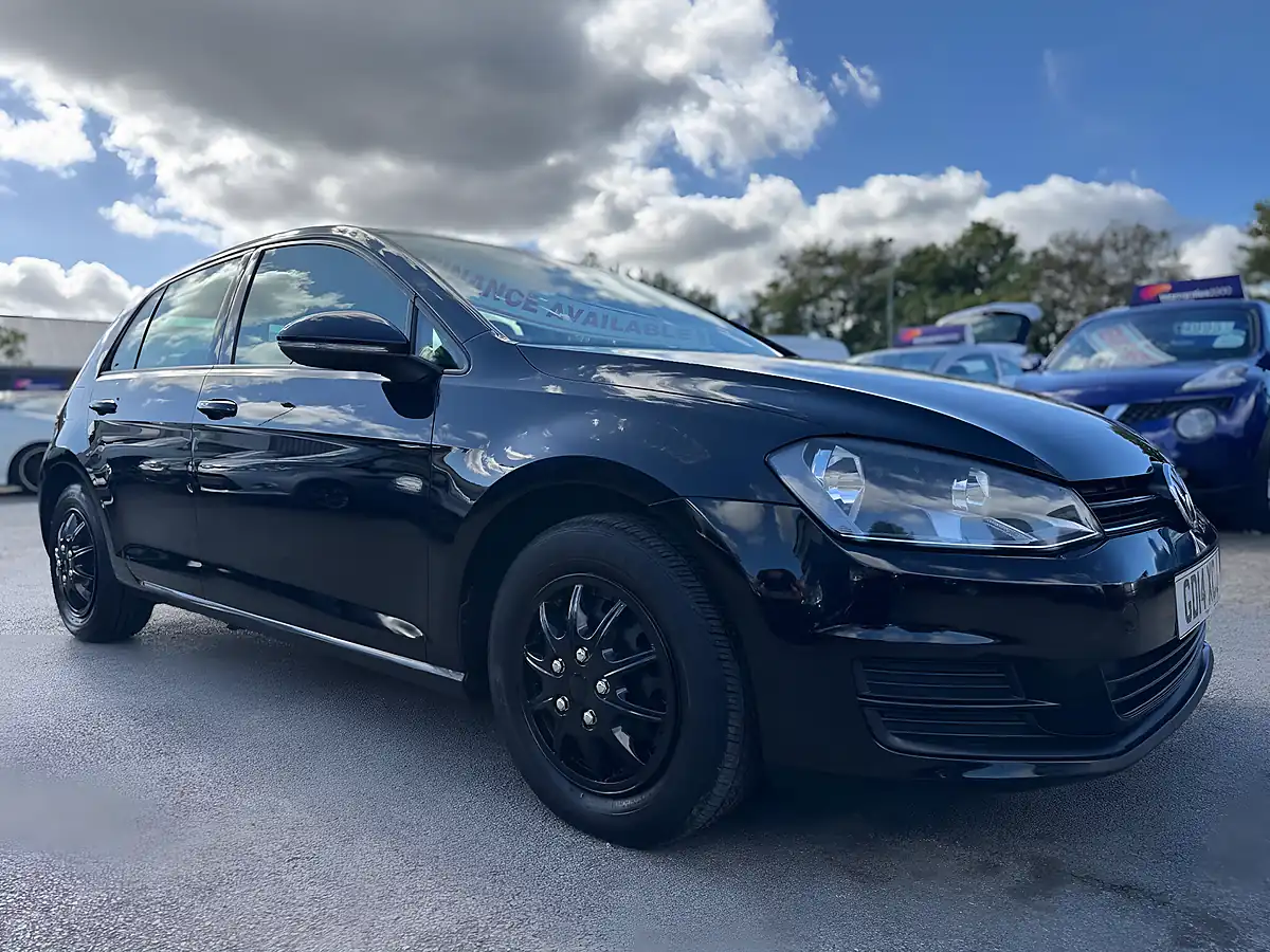 Used 2014 Volkswagen Golf Bluemotion Tech S Euro 5 Black - Interior and Exterior details 3