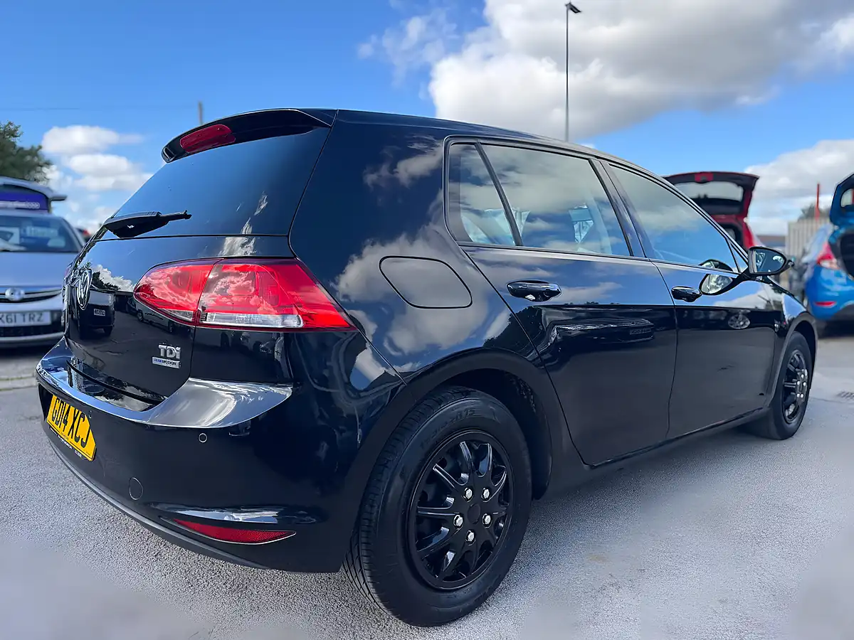 Used 2014 Volkswagen Golf Bluemotion Tech S Euro 5 Black - Interior and Exterior details 9