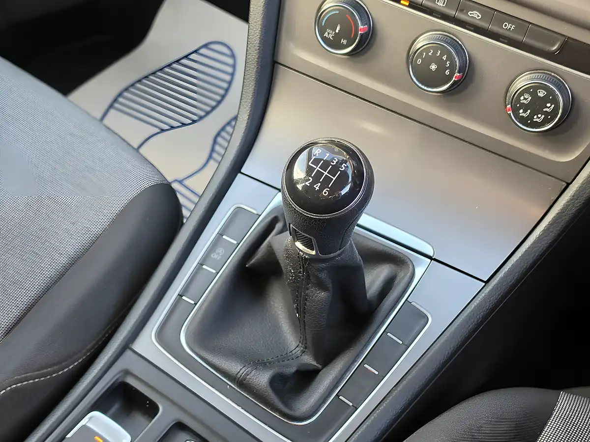 Used 2014 Volkswagen Golf Bluemotion Tech S Silver - Interior and Exterior details 13