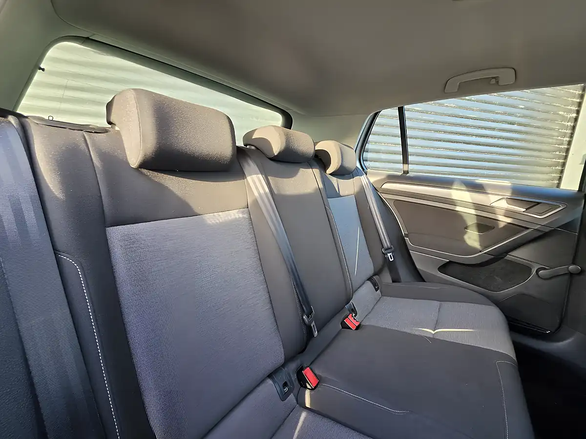 Used 2014 Volkswagen Golf Bluemotion Tech S Silver - Interior and Exterior details 4