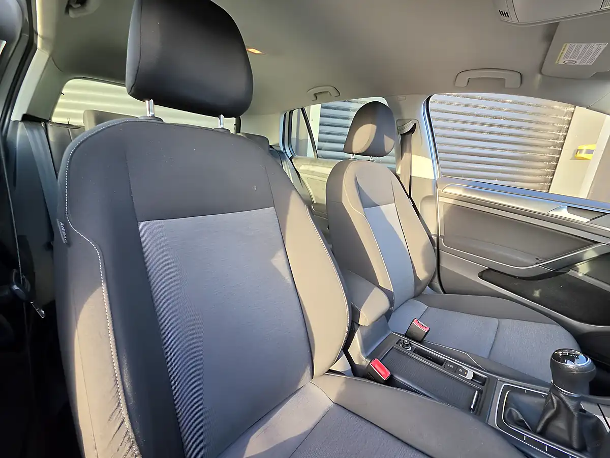 Used 2014 Volkswagen Golf Bluemotion Tech S Silver - Interior and Exterior details 5