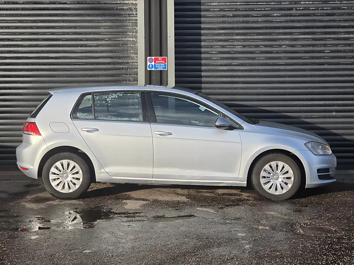 Used 2014 Volkswagen Golf Bluemotion Tech S Silver - Interior and Exterior details 7