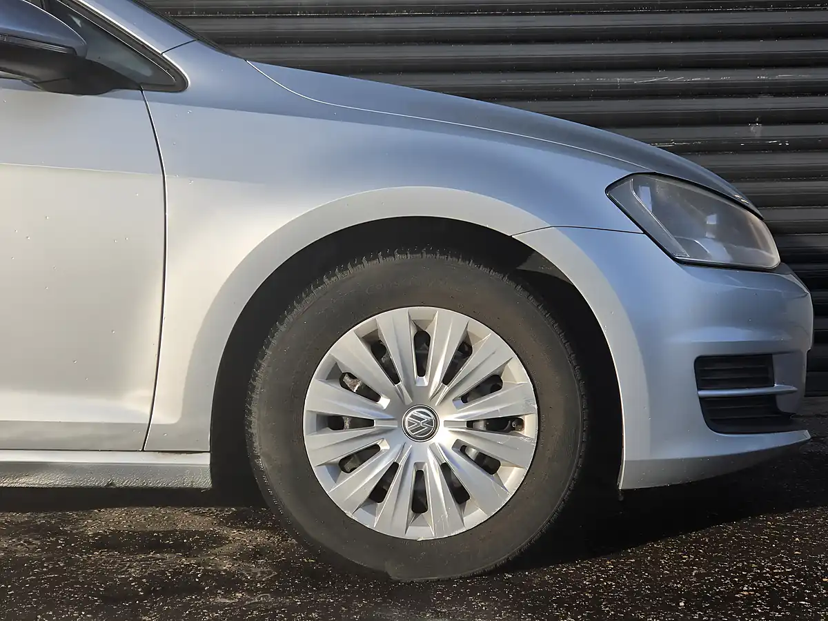 Used 2014 Volkswagen Golf Bluemotion Tech S Silver - Interior and Exterior details 8