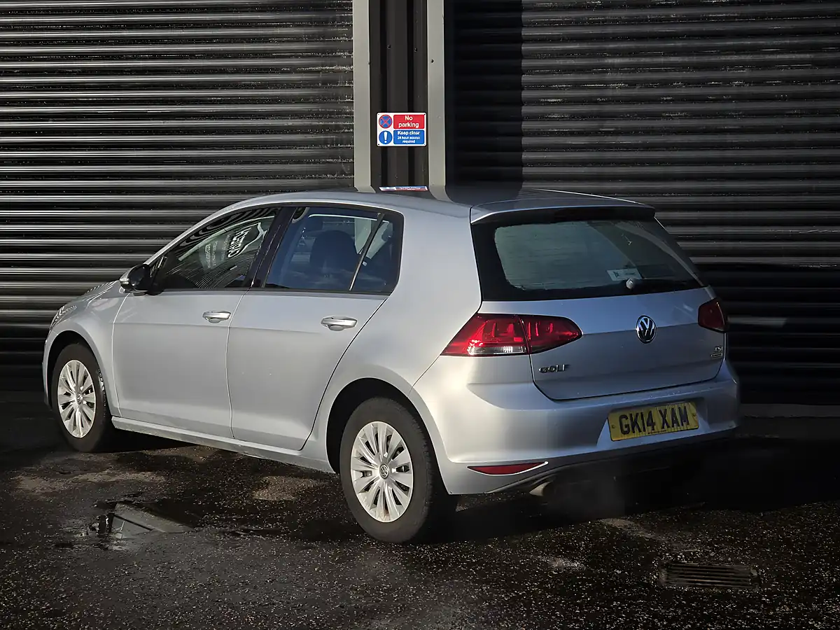 Used 2014 Volkswagen Golf Bluemotion Tech S Silver - Interior and Exterior details 9
