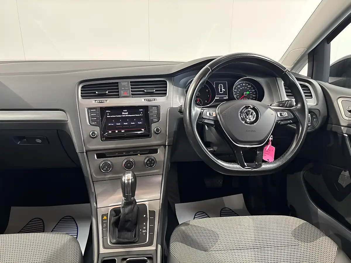 Used 2014 Volkswagen Golf Bluemotion Tech Se Black - Interior and Exterior details 11