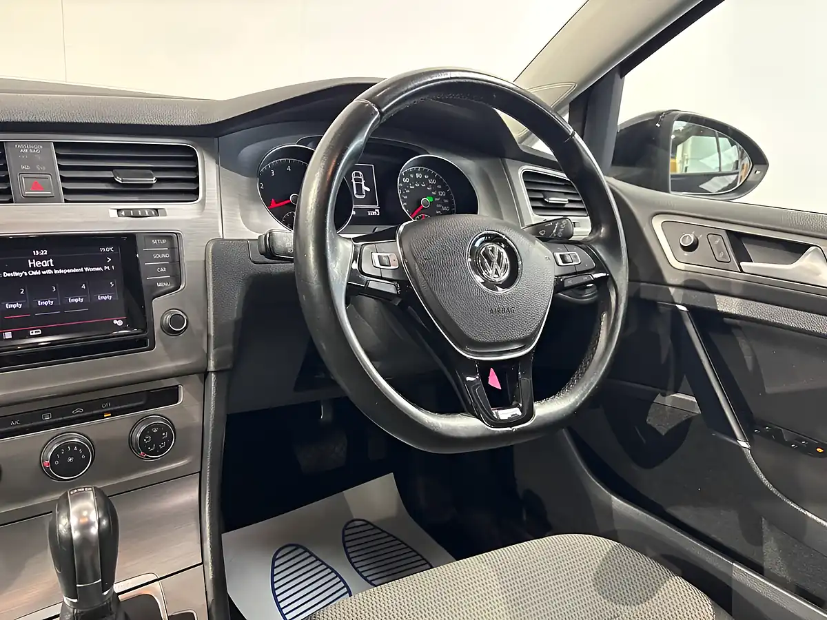 Used 2014 Volkswagen Golf Bluemotion Tech Se Black - Interior and Exterior details 12