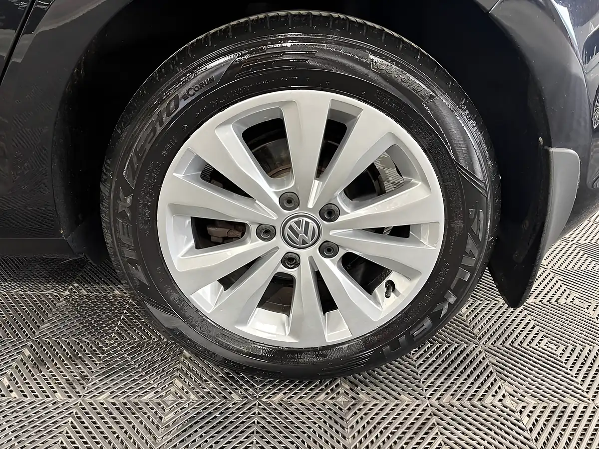 Used 2014 Volkswagen Golf Bluemotion Tech Se Black - Interior and Exterior details 19