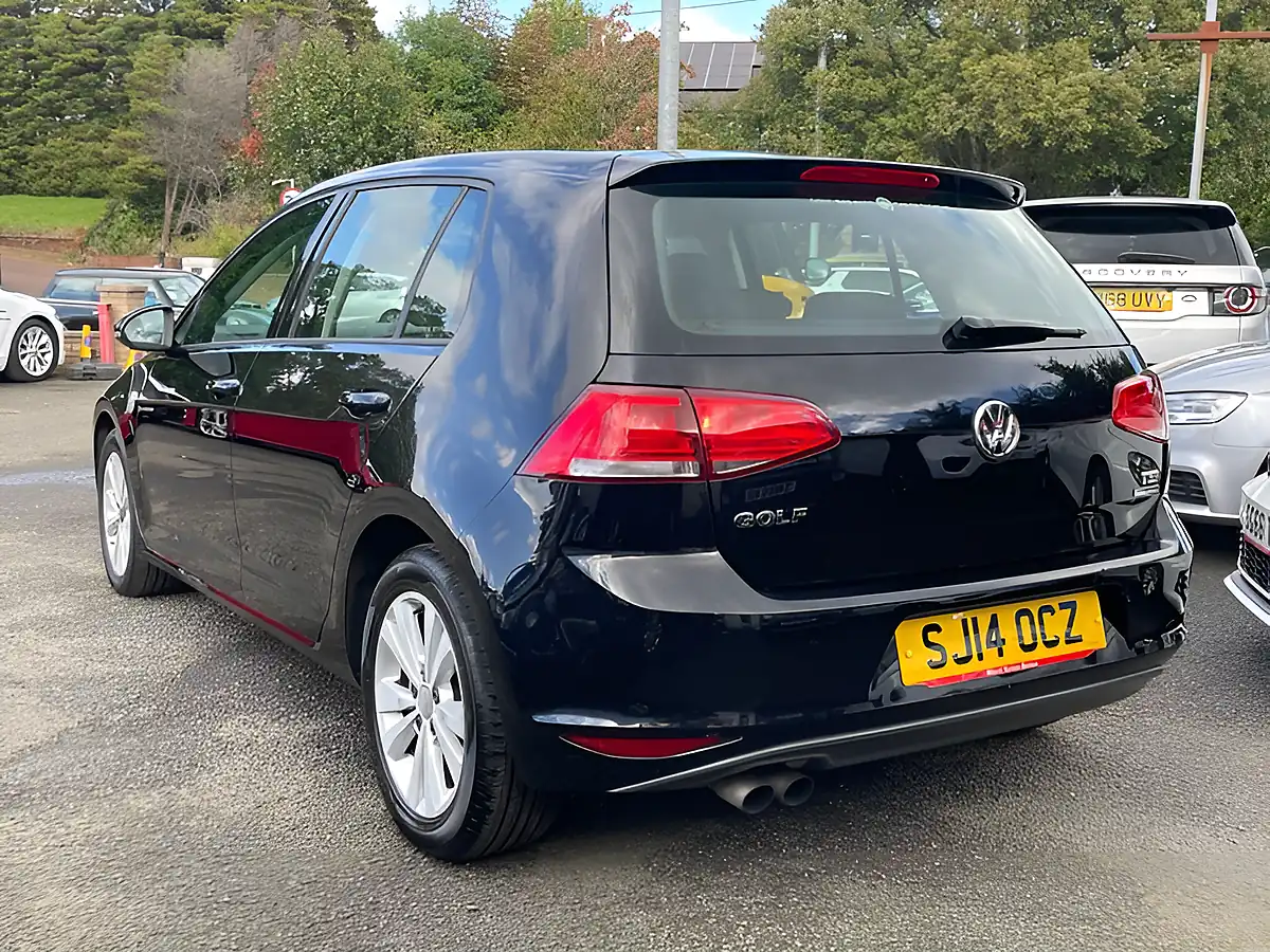 Used 2014 Volkswagen Golf Bluemotion Tech Se Black - Interior and Exterior details 6