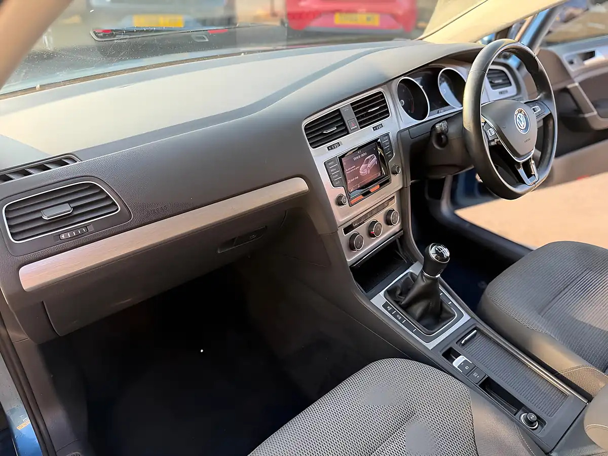Used 2014 Volkswagen Golf Bluemotion Tech Se Blue - Interior and Exterior details 17